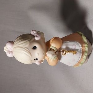 Vintage 1998 Precious Moments "Love Is The Key" Figurine in Original Box